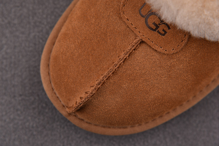 UGG SANDALS 6
