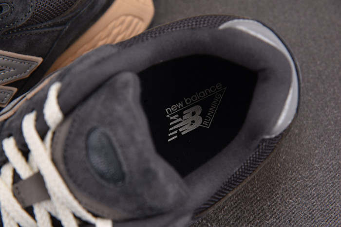 NEW BALANCE 2002R NB000039