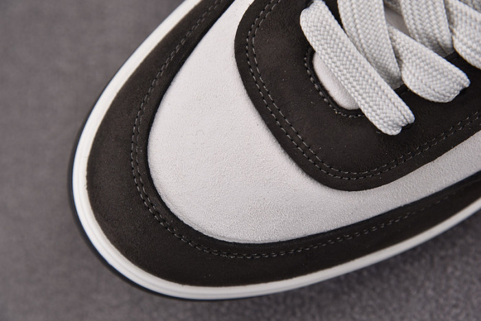 chane* snekaers c000033