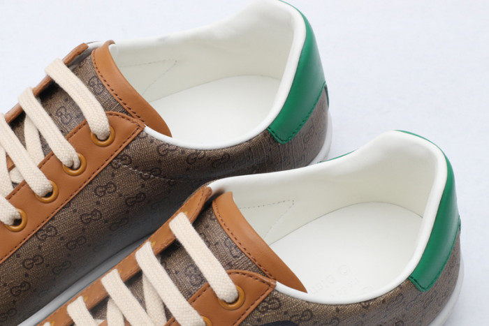 G*u*i* trainer sneaker52