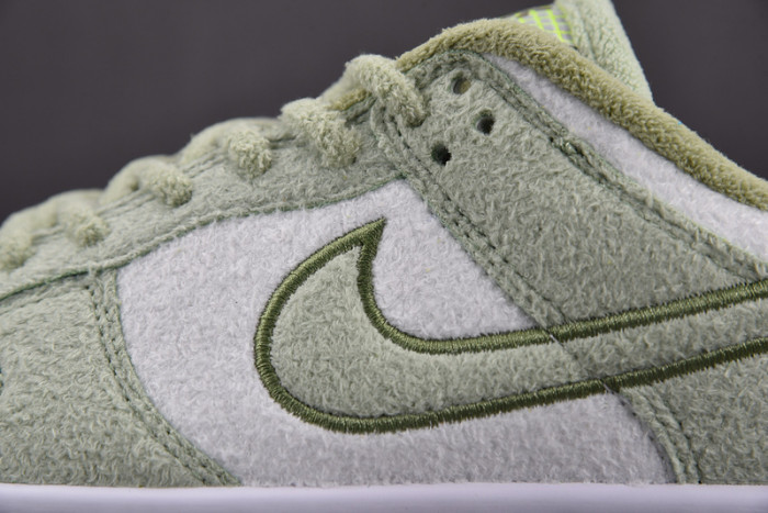 nike dunk low se fleece pack honeydew dq7579-300