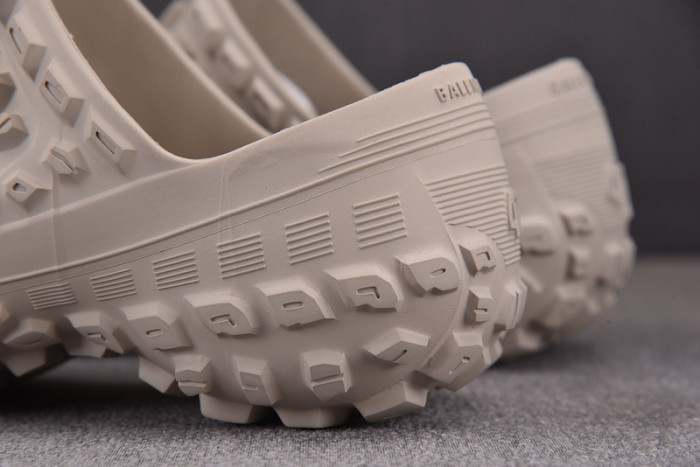 balenciag* sandal 42