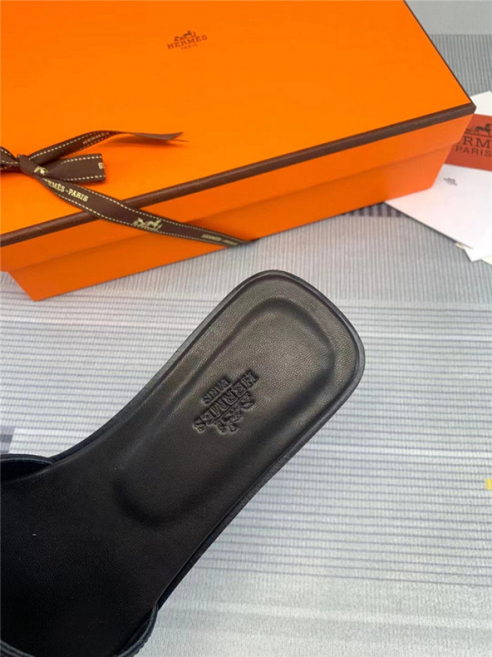 herme* sandal37